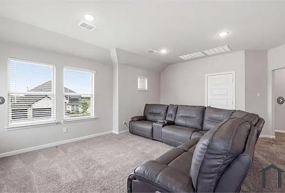 418 Ardsley Ln — Photo 9