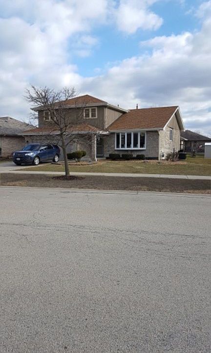 1st image of 8907 Meadowview Dr