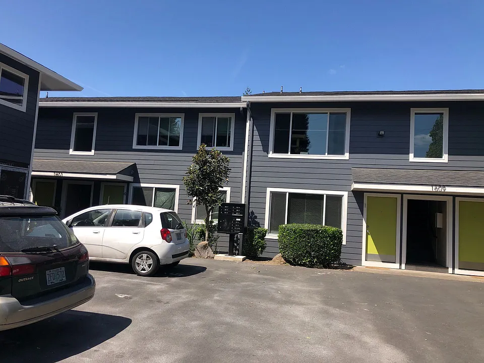 Taggart TownHouse Hardwood Patio Park Pets Bike Bus