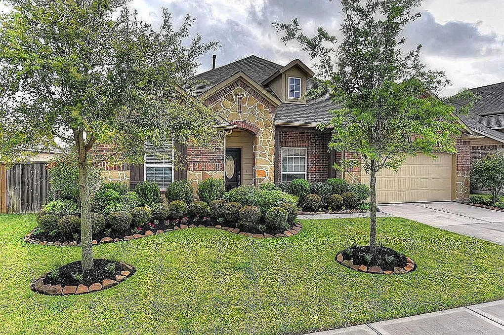 4 bed, 3.5 bath, 3545 sqft, $3,000 — Photo 1