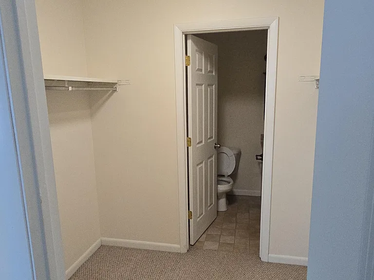 Chateau Apartments — Photo 20