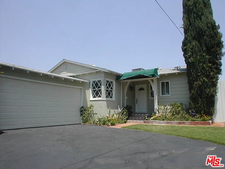 6040 Van Noord Ave — Photo 2