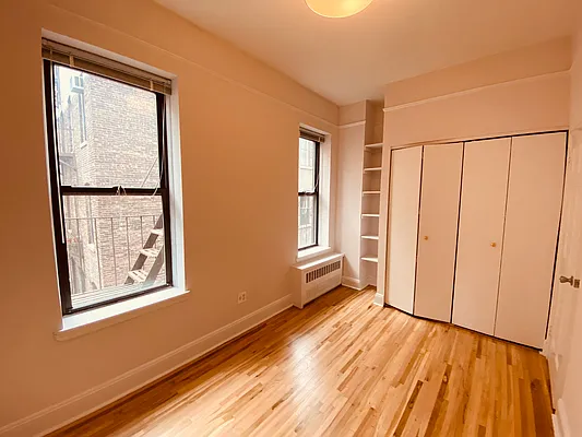Rented by Metropolis Real Estate of Manhattan | media 11