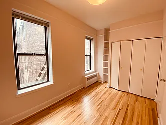 Rented by Metropolis Real Estate of Manhattan
