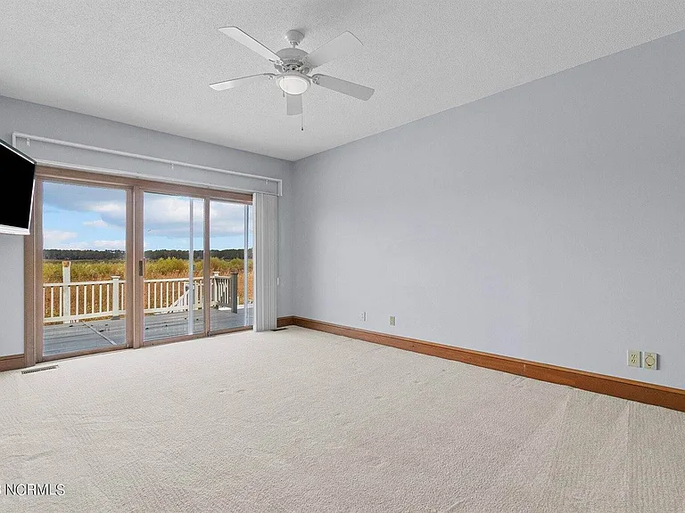 867 Castleberry Ct — Photo 13