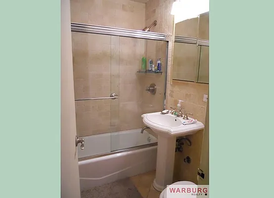 Rented by Warburg | media 23