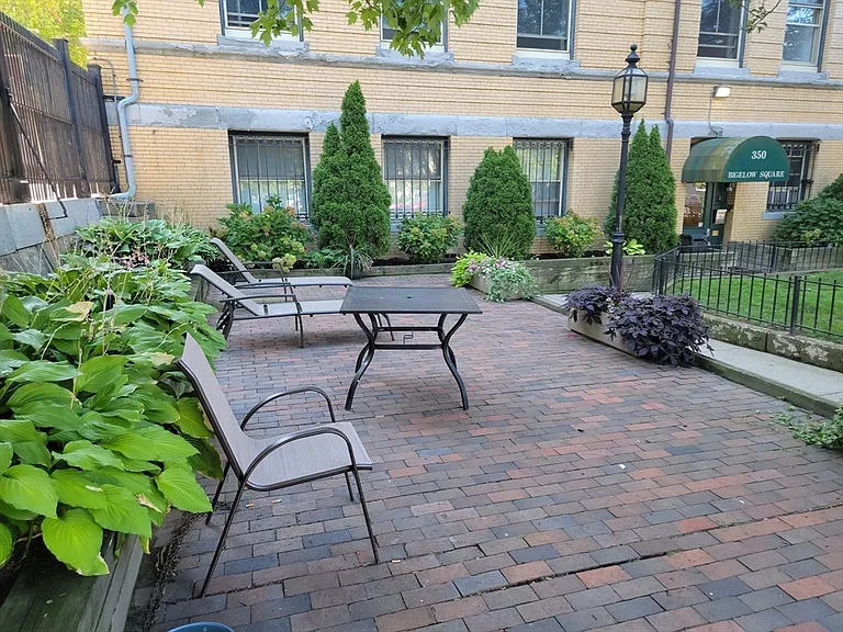 350 W 4th St #201 — Photo 27