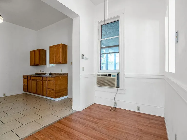 500 N Harris St — Photo 7