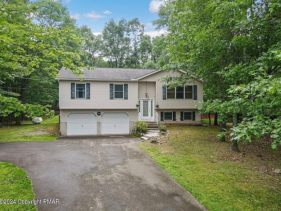 2nd image of 112 Clubhouse Dr