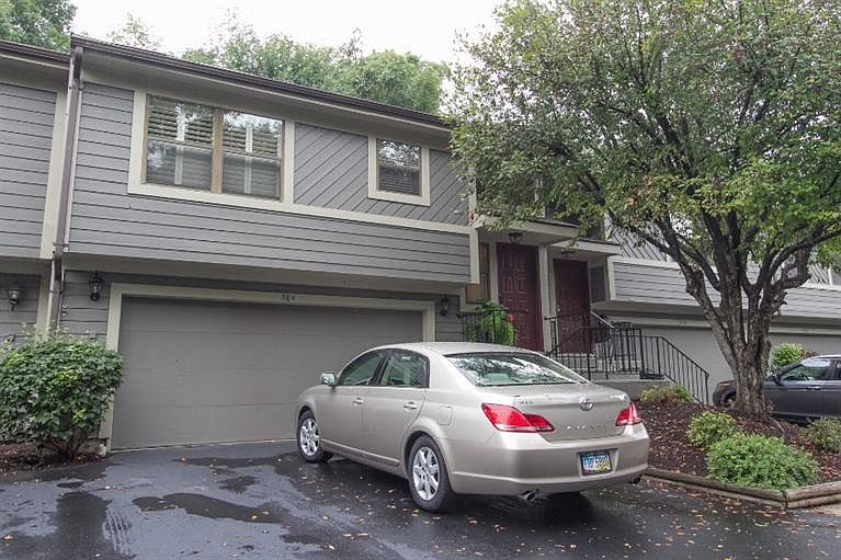 1st image of 584 Kyle Ln