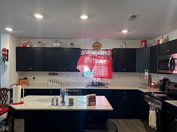 5th image of 1580 Vera Blvd