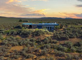 18 N Lemuria Rd, Tres Piedras, NM 87577