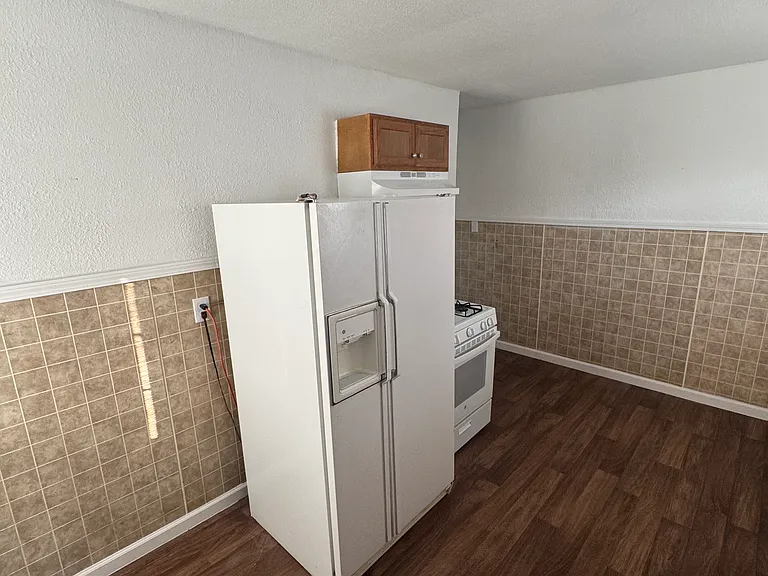 2557 McDonald St — Photo 8