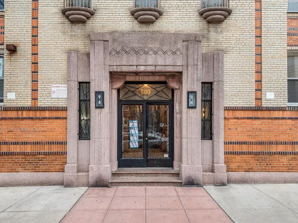 680 West 204th Street 3F image 14 of 15