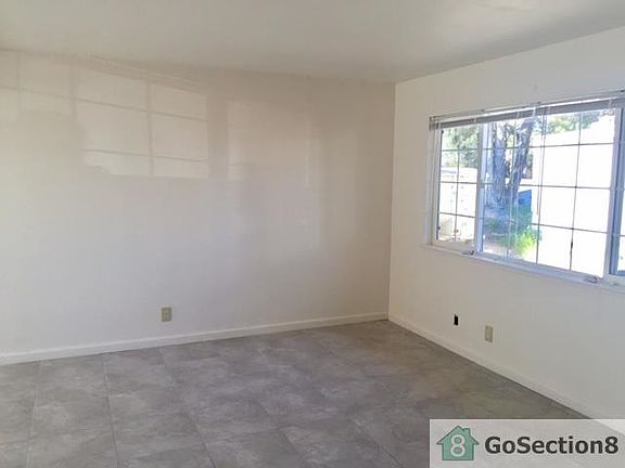 4th image of 3179 Locke Dr