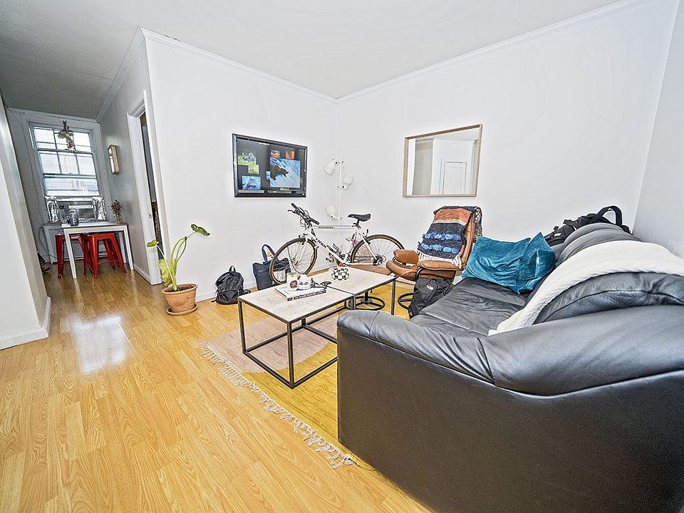 1st image of 547 Leonard St #2