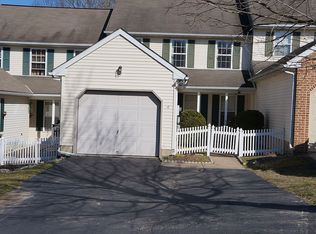 4 Cold Stream Dr, Lancaster, PA 17603