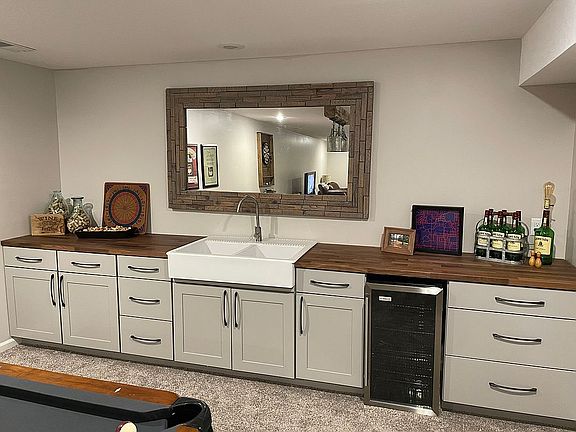 Basement wet bar