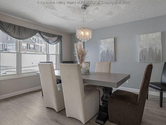 5th image of 33 Villa Oaks Cir