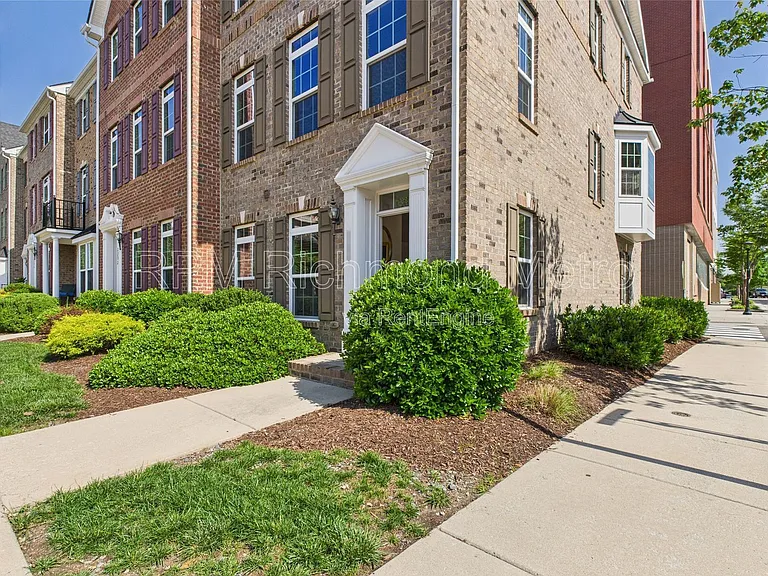 2200 Liesfeld Pkwy — Photo 3