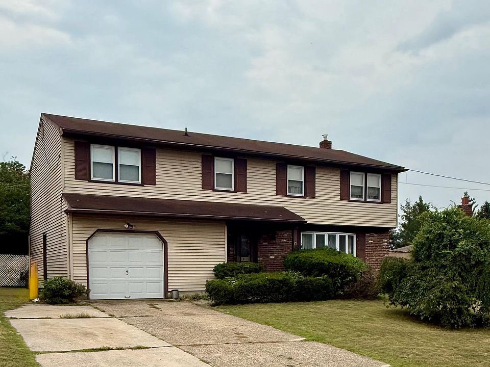 1st image of 17 Beechtree Dr