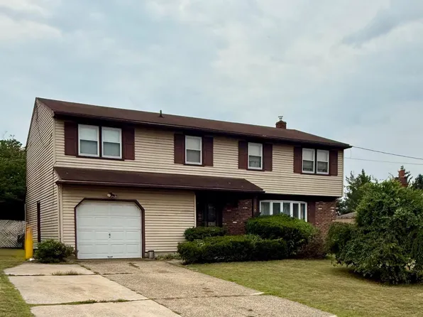 17 Beechtree Dr, Riverton, NJ 08077
