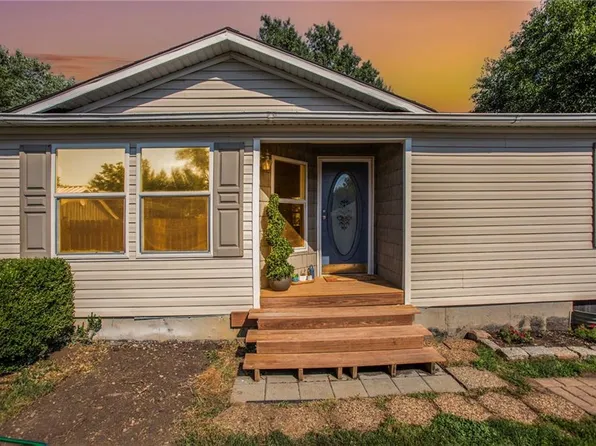 322 Elm St, Bucyrus, KS 66013