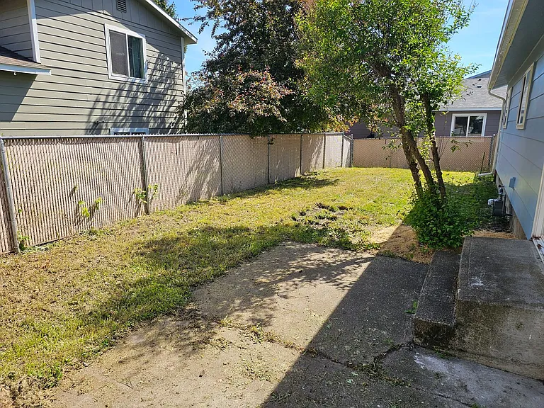 407 G Ave — Photo 3