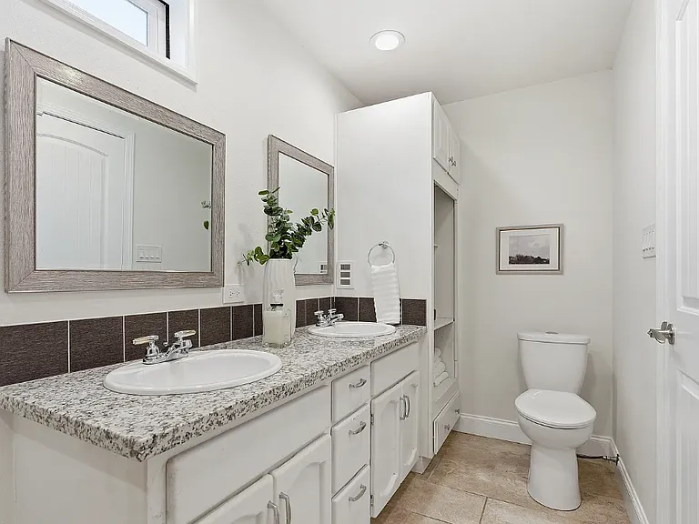 131 NW 11th Ave — Photo 12