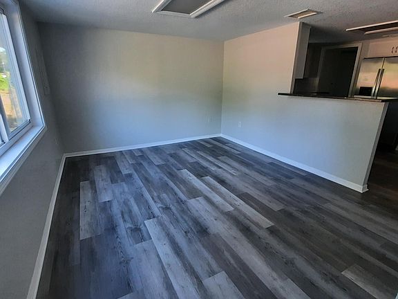 4th image of 15660 Alma Ave