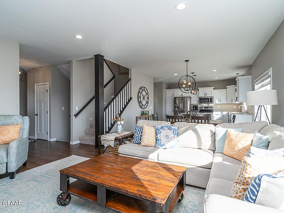 4th image of 851 58th Ave S