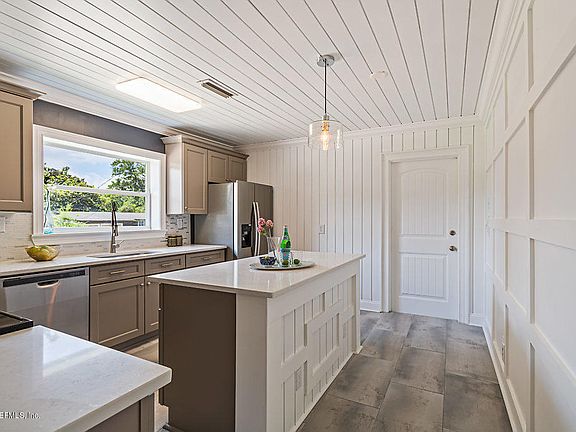 3rd image of 5429 Cresta Way