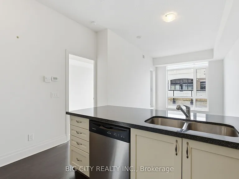 131 Upper Duke Cres #1005 — Photo 14
