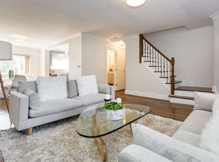 6740 Kessel St, Flushing, NY 11375