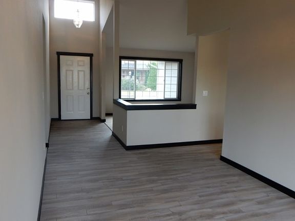3rd image of 23607 108th Street Ct E