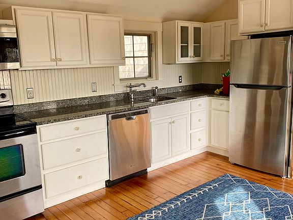 Fully applianced kitchen