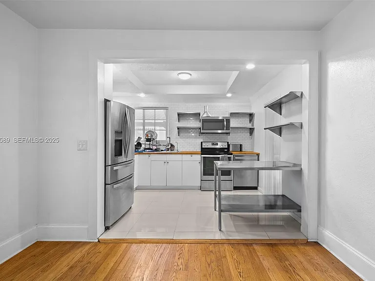 555 NE 73rd St — Photo 7