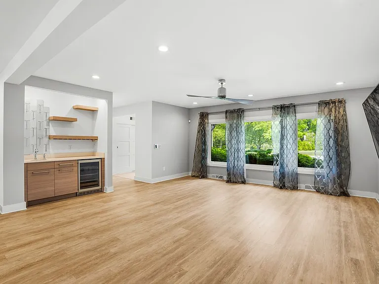4515 N Lake Dr — Photo 19