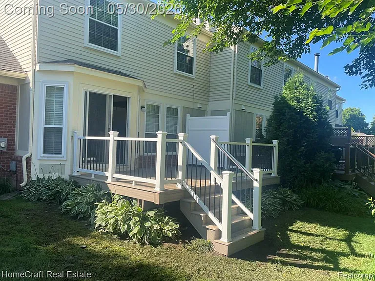 1688 Christopher Dr — Photo 24