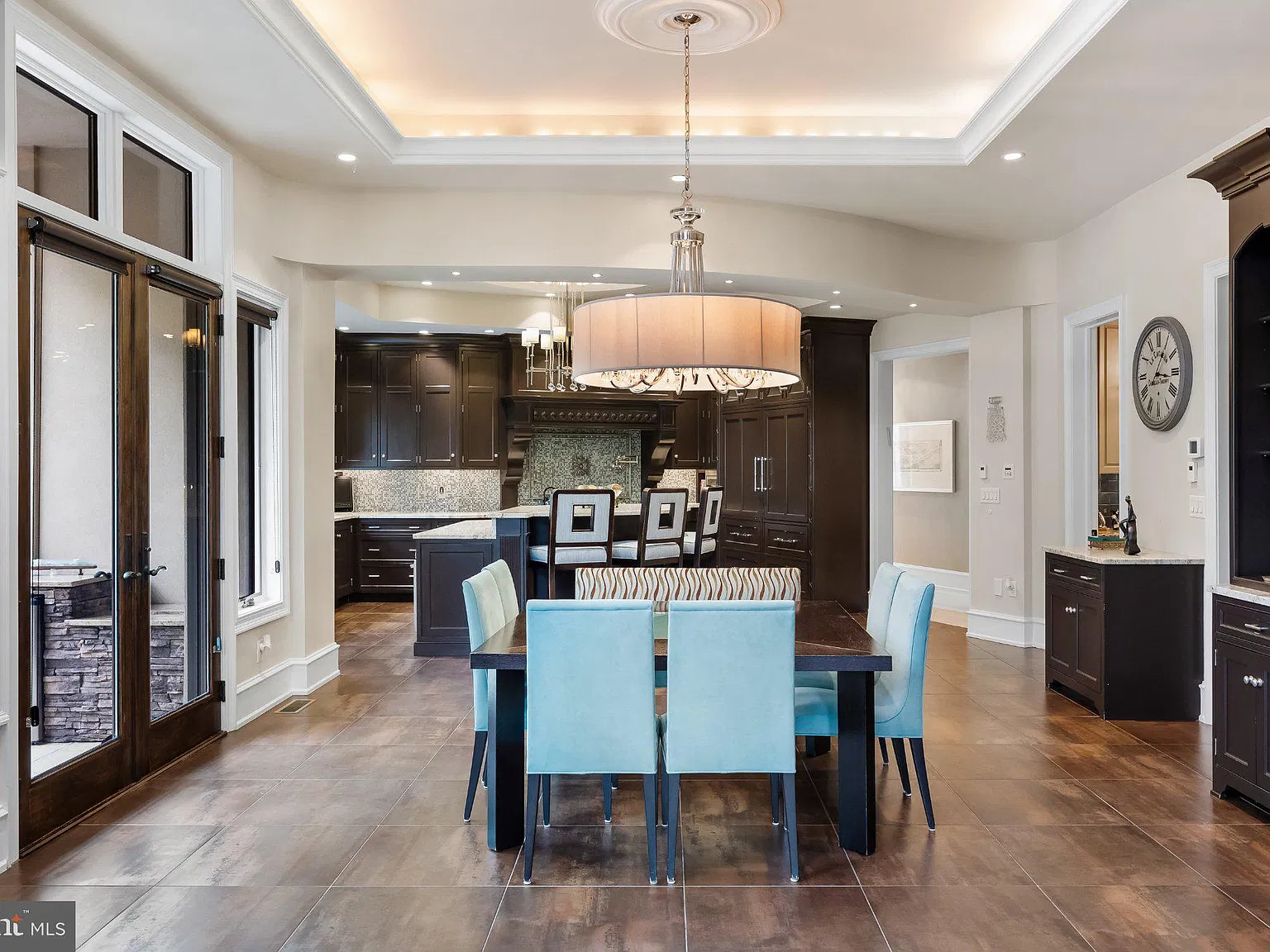 5 bed, 7.0 bath, 9784 sqft, $20,000 — Photo 4