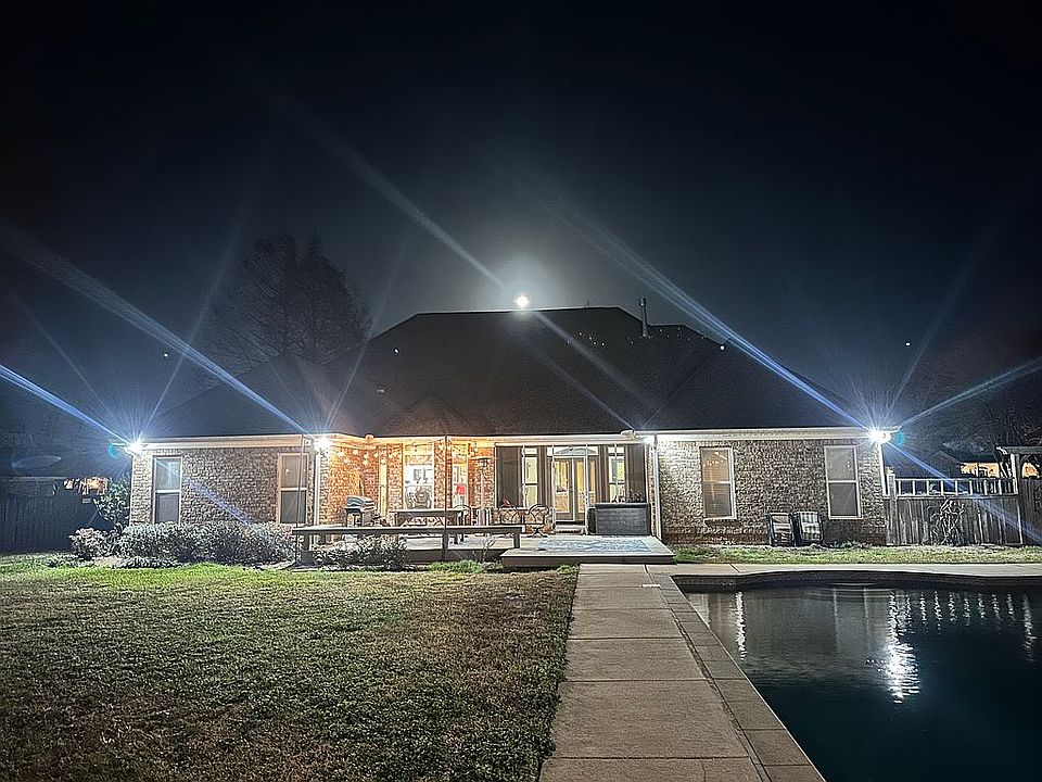 2nd image of 213 Grant's Way