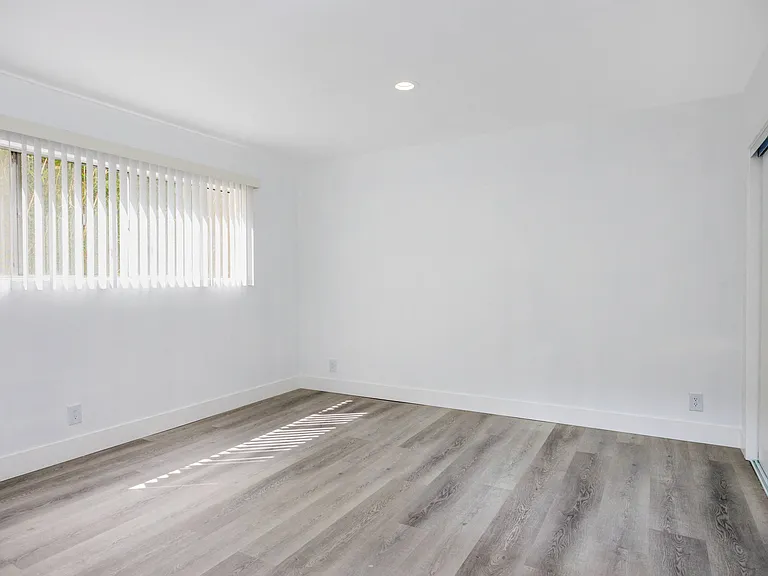 West Brent Apartments — Photo 26