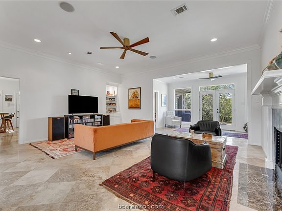 3rd image of 9618 Whispering Rdg