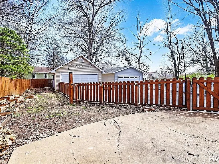 2326 Bellevue Ave — Photo 22