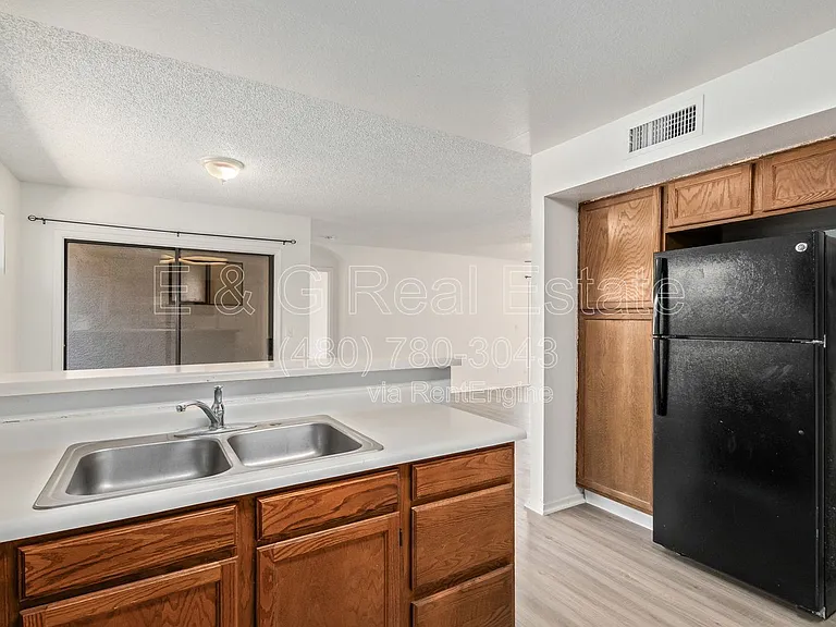 8714 W Amelia Ave — Photo 10