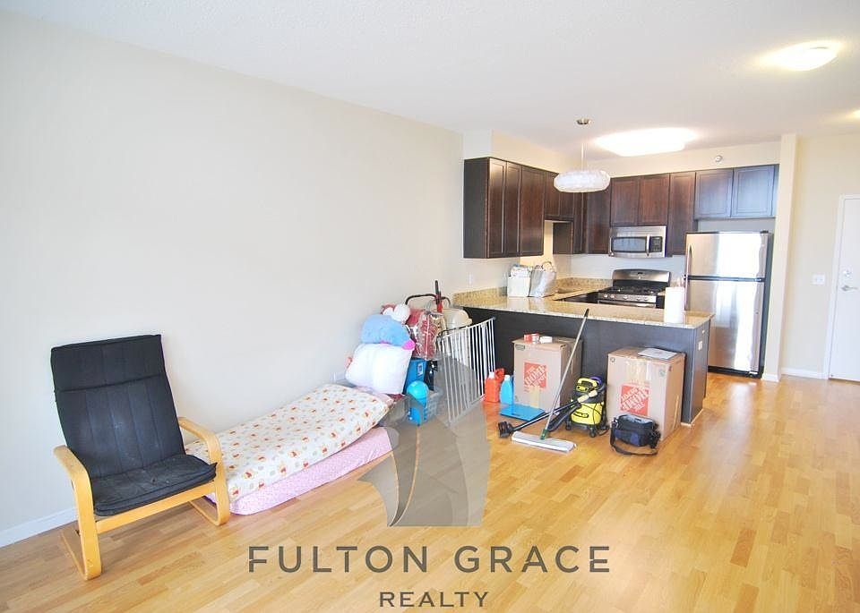 1st image of 1104 W Granville Ave