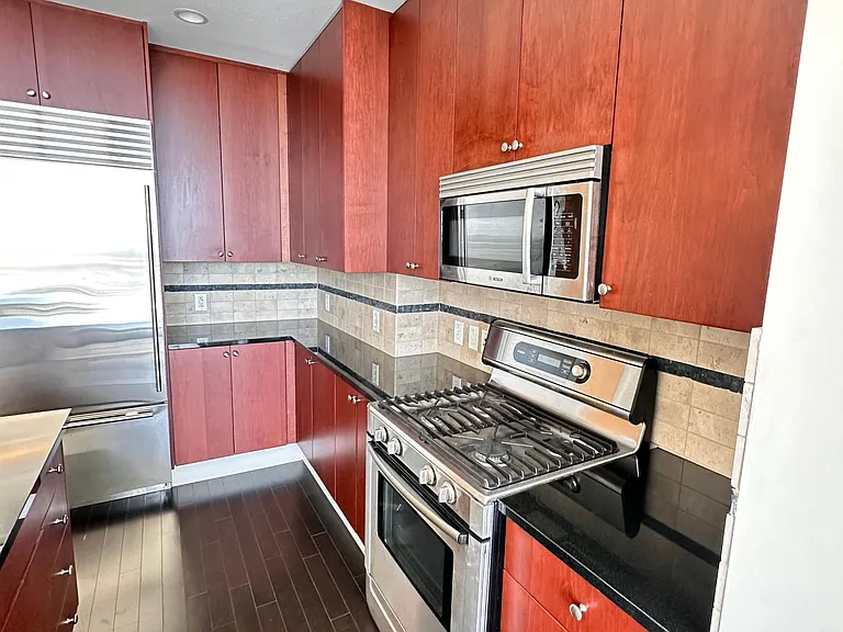 610 E Market St #3213 — Photo 3