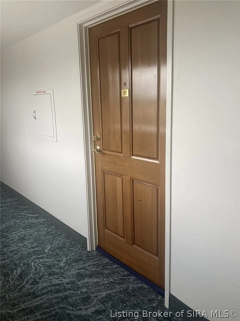 1 bed, 1.0 bath, 987 sqft, $1,800 — Photo 2