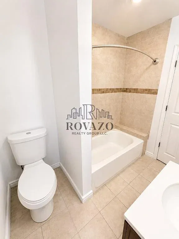 4 bed, 2.0 bath, 900 sqft, $2,200 — Photo 4