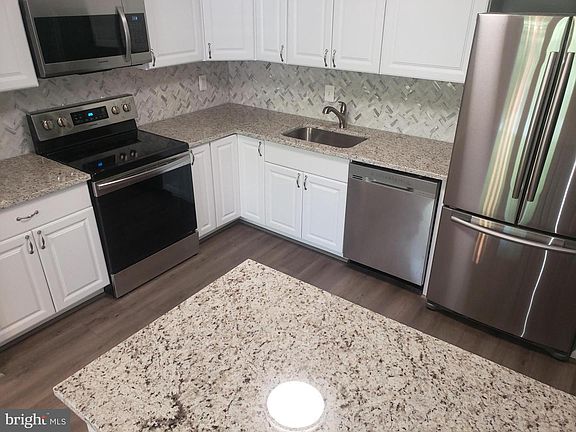 3rd image of 27 Pickering Ct APT 102